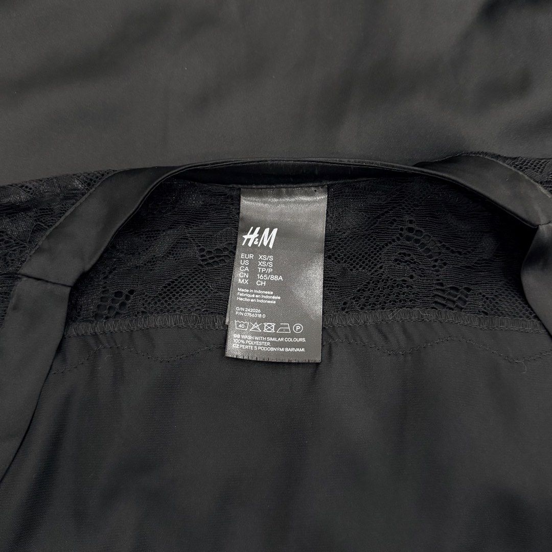 H&M Black Lace Trim Robe (Category: Undergarments & Loungewear) located in Manila. Submitted by na.vi (Listing ID 1425432824, Image 2). Description: .