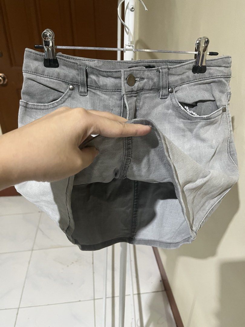 H&M Denim Skirt (Category: Skirts) located in Manila. Submitted by msmarison (Listing ID 1425381118, Image 2). Description: 🌷 Decluttering 🌷 Mini Skirt • Size: 25–26 • Length: 13 inches 📍 Location: Lipa, Batangas 📦 Shipping: Available via J&T Express Note: Personally used; most items were worn only once or twice. 💌 Interested? Send me a DM here or on IG: @msmarison (black top profile)..