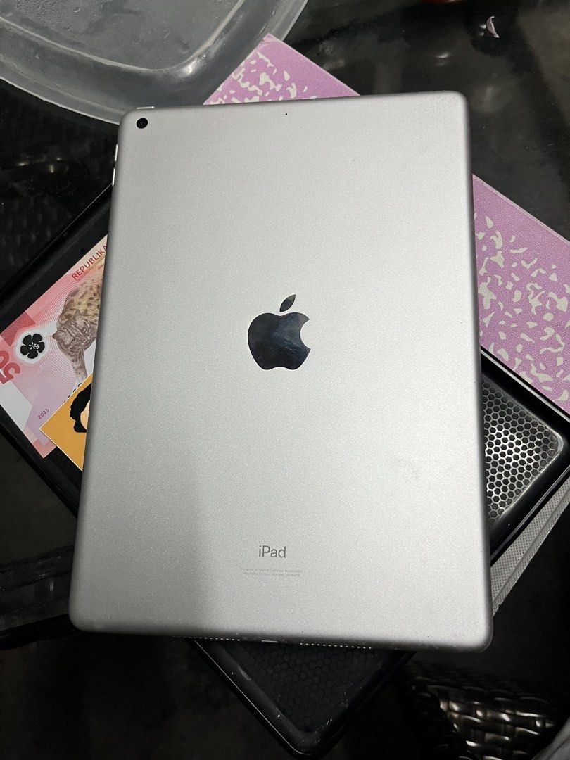 Ipad 9th Gen 64gb (SLIGHTLY NEGO!) (Category: iPad) located in Manila. Submitted by phoebenotphoebo (Listing ID 1425368112, Image 1). Description: - iPad 9th Gen - 64GB Storage - Silver color - Includes original box, 1 case - Charger not included - Ideal for browsing, streaming, and more. - only used for note taking and for watching movies - with free paperlike screen protector - slightly negotiable if kukunin agad RFS: need funds .