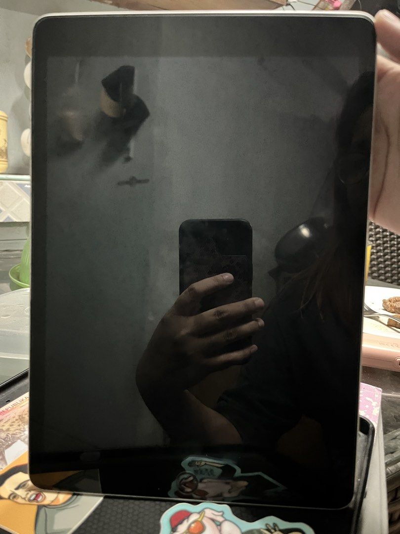 Ipad 9th Gen 64gb (SLIGHTLY NEGO!) (Category: iPad) located in Manila. Submitted by phoebenotphoebo (Listing ID 1425368112, Image 2). Description: - iPad 9th Gen - 64GB Storage - Silver color - Includes original box, 1 case - Charger not included - Ideal for browsing, streaming, and more. - only used for note taking and for watching movies - with free paperlike screen protector - slightly negotiable if kukunin agad RFS: need funds .