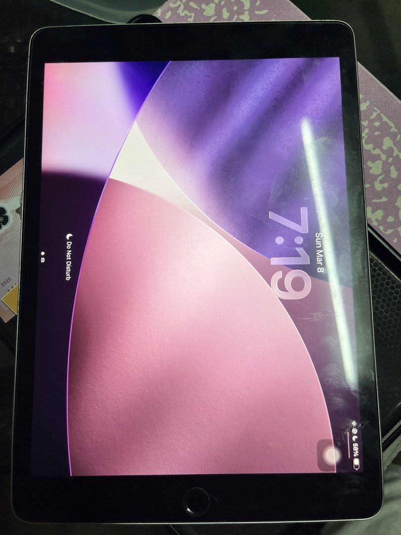 Ipad 9th Gen 64gb (SLIGHTLY NEGO!) (Category: iPad) located in Manila. Submitted by phoebenotphoebo (Listing ID 1425368112, Image 3). Description: - iPad 9th Gen - 64GB Storage - Silver color - Includes original box, 1 case - Charger not included - Ideal for browsing, streaming, and more. - only used for note taking and for watching movies - with free paperlike screen protector - slightly negotiable if kukunin agad RFS: need funds .