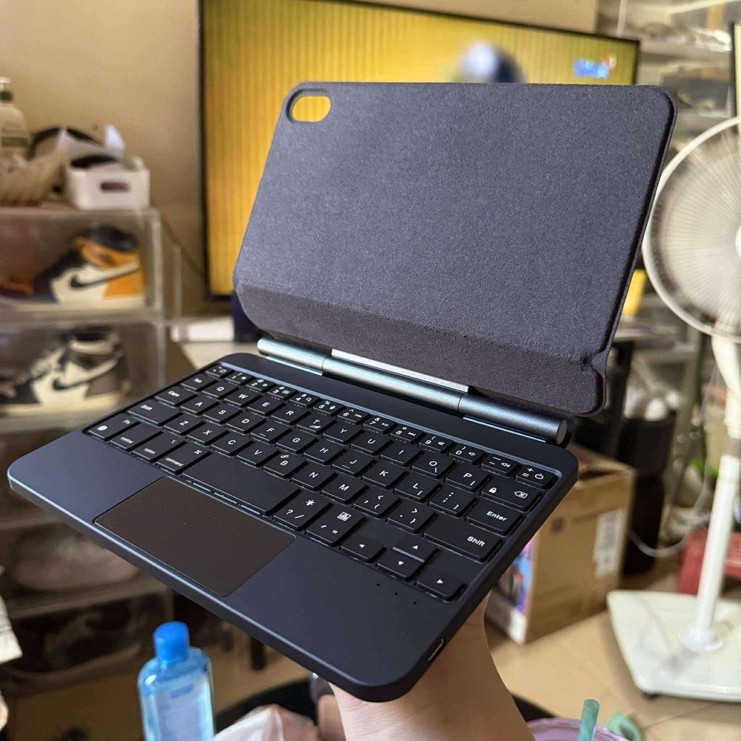 iPad Mini 7 A17 Mini 6 Black Bluetooth Magnetic Magic Keyboard Case with Touchpad (Category: Cases & Sleeves) located in Quezon City. Submitted by rcstny (Listing ID 1425322585, Image 3). Description: RESTOCKED! iPad Mini 7 A17 Mini 6 Black Bluetooth Magnetic Magic Keyboard Case with Touchpad ₱4300 - Built-in Trackpad - Magnetic Holder: With a free-floating design - Front and Back Protection - Backlit Keys: on/off, with levels of brightness - USB