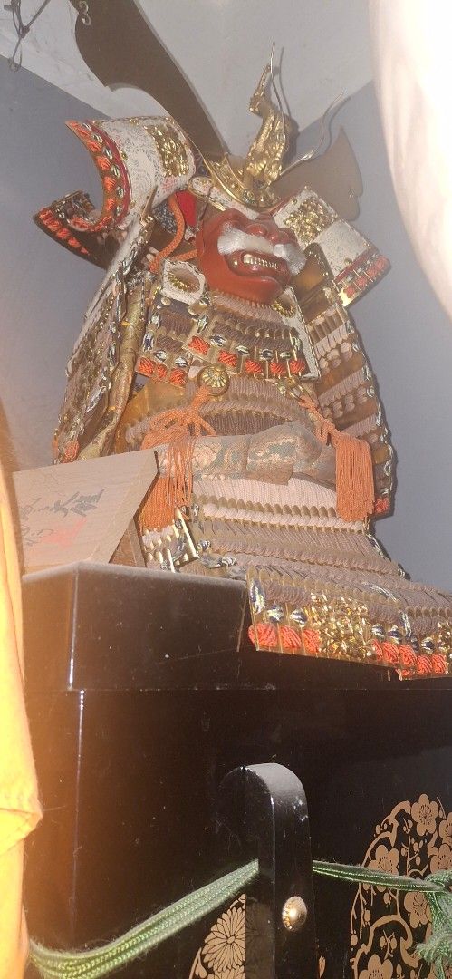 Japanese Samurai Armor Display Set w/ Display Box (Category: Vintage Collectibles) located in Manila. Submitted by youngcloud_b1fffa (Listing ID 1425385818, Image 2). Description: Japan Surplus Items "R&B Mix Japan Surplus Items" (Note:Maalikabok lang po sa pic. kasi inalis sa box pero lilinisin po yan bago iship.Malaki po yan).