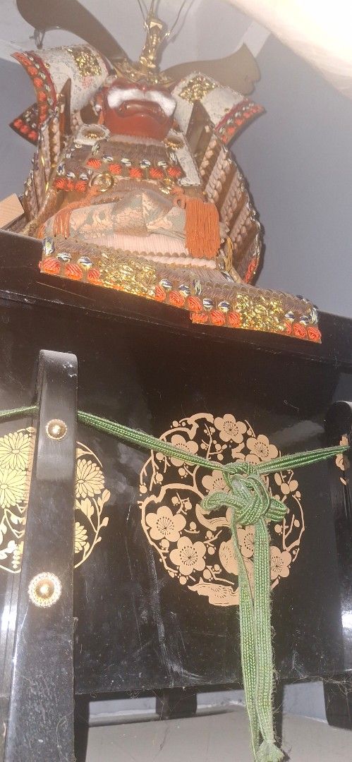 Japanese Samurai Armor Display Set w/ Display Box (Category: Vintage Collectibles) located in Manila. Submitted by youngcloud_b1fffa (Listing ID 1425385818, Image 3). Description: Japan Surplus Items "R&B Mix Japan Surplus Items" (Note:Maalikabok lang po sa pic. kasi inalis sa box pero lilinisin po yan bago iship.Malaki po yan).