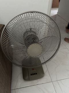 (Category: ) located in . Submitted by yikuangg (Listing ID 1425366411, Image 1). Description: .
