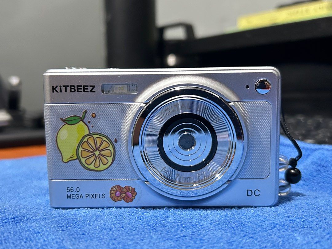 KiTBEEZ KC-2 (Category: Cameras) located in Meycauayan. Submitted by turtle.thriftph (Listing ID 1425293837, Image 3). Description: Perfect for y2k, aesthetic shots ♡ KiTBEEZ KC-2 56.0 megapixels 1200 fixed price Inclusions: Camera, Battery, USB Type C cord, Camera strap, 32GB memory card & Camera Bag. Sobrang ganda din nito, pwede tanggalin stickers. Tagal din ng battery. *All items working properly *See last slide for sample shots. (filters adj