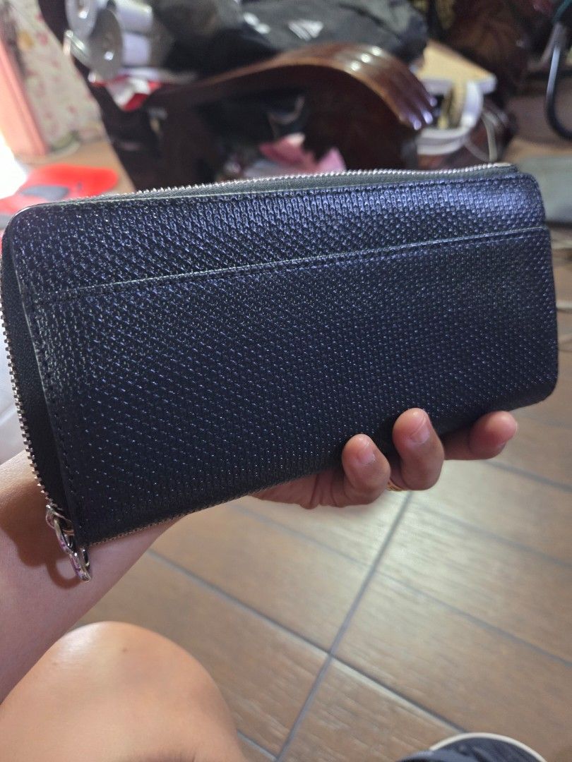 Lacoste Black Zip Around Wallet (Category: Wallets & Card holders) located in Manila. Submitted by analiepagl91301 (Listing ID 1425249833, Image 2). Description: brand new lacoste limited edition.nakalimutan ng gamitin nakatago lang.10k ang bili sa moa.