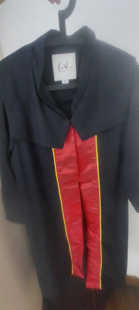 Temasek Polytechnic Grad Robe Temasek Polytechnic Graduation Gown, Men's Fashion, Coats, Jackets and ...