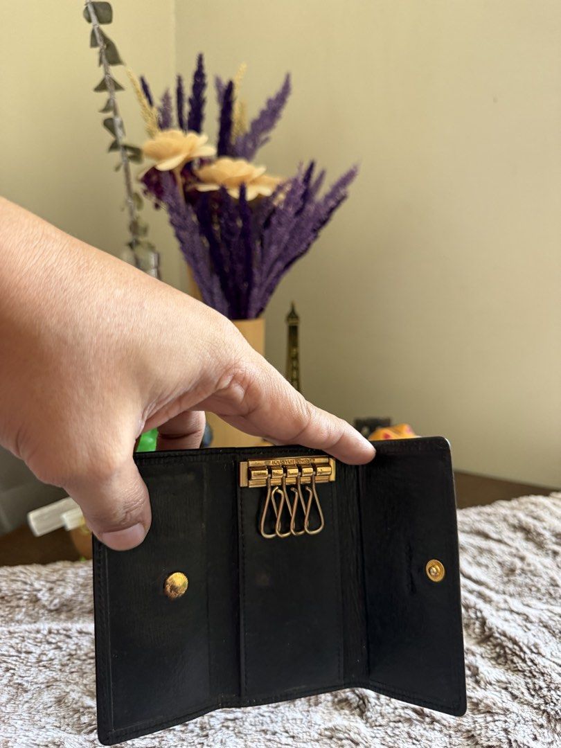 Louis Vuitton Key Holder (Category: Luxury Bags & Wallets) located in Mandaluyong City. Submitted by fv_merch (Listing ID 1425431400, Image 3). Description: OG LV key holder .