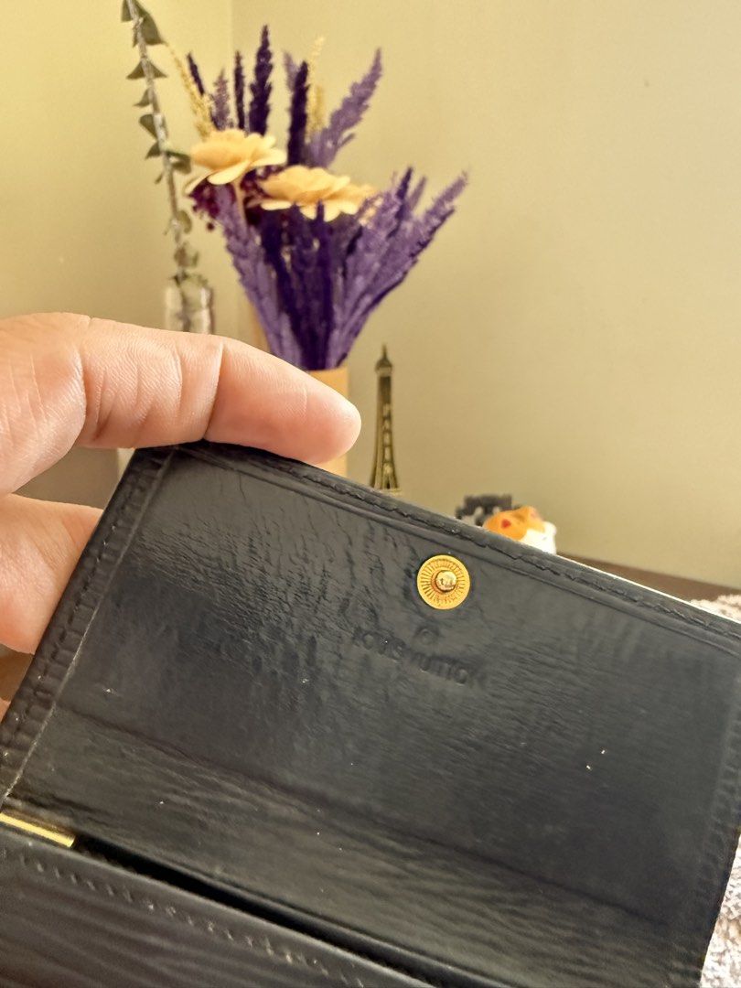 Louis Vuitton Key Holder (Category: Luxury Bags & Wallets) located in Mandaluyong City. Submitted by fv_merch (Listing ID 1425431400, Image 2). Description: OG LV key holder .