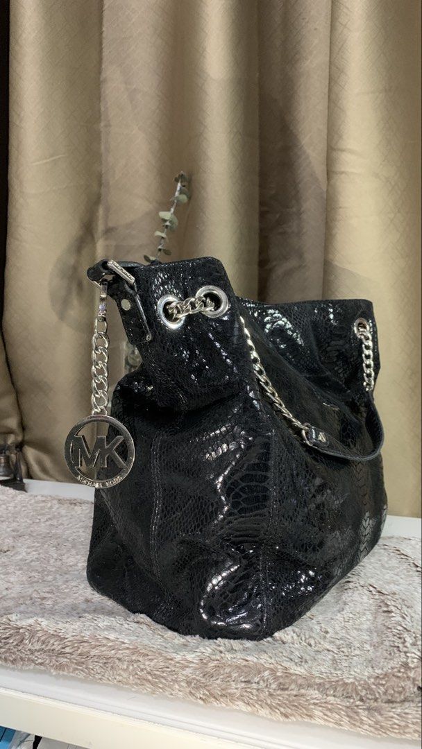 Michael Kors Black Snakeskin Handbag (Category: Luxury Bags & Wallets) located in Mandaluyong City. Submitted by fv_merch (Listing ID 1425431363, Image 2). Description: Original MK in snake skin leather; lightly used.