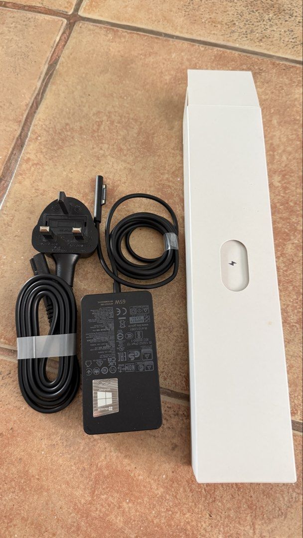 Microsoft Surface 65W Charger406013821542748160