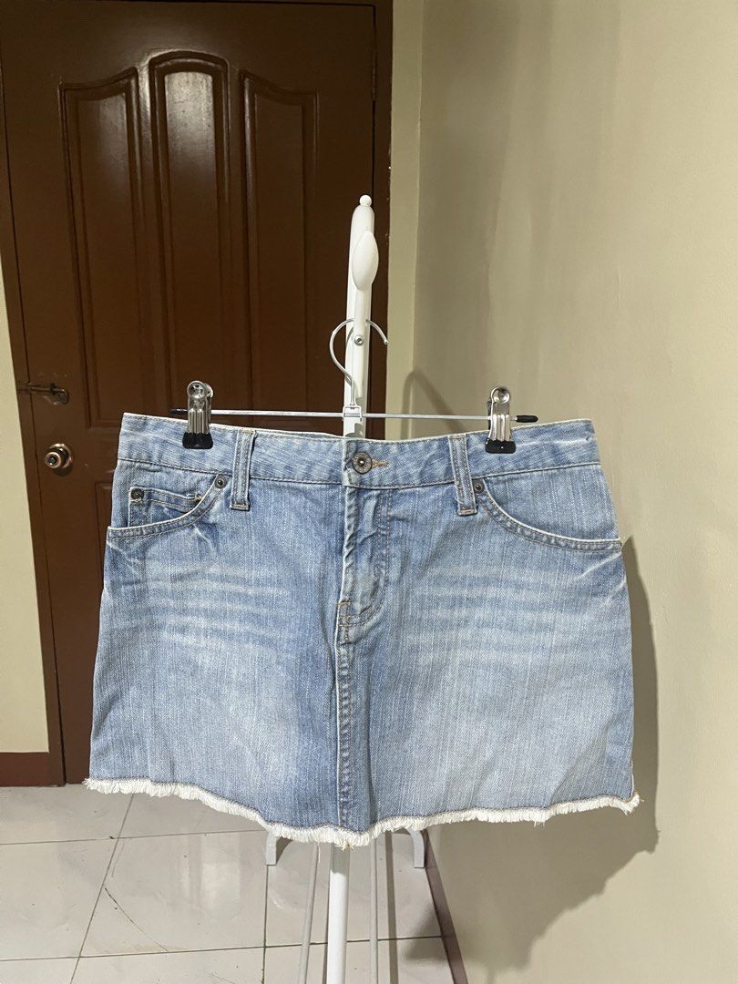 Mini Denim Skirt (Category: Skirts) located in Manila. Submitted by msmarison (Listing ID 1425381153, Image 1). Description: 🌷 Decluttering 🌷 Denim Skirt • Size: 27 • Length: 13 inches 📍 Location: Lipa, Batangas 📦 Shipping: Available via J&T Express Note: Personally used; most items were worn only once or twice. 💌 Interested? Send me a DM here or on IG: @msmarison (black top profile)..