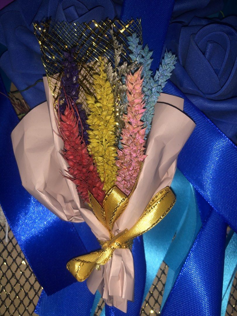 Mini Dried Flower Bouquet with Box (Category: Flowers & Bouquets) located in Mandaluyong City. Submitted by jennyitems (Listing ID 1425433739, Image 1). Description: • Beautiful mini dried flower bouquets, perfect as gifts or decorations. • Each bouquet features a variety of colorful dried flowers, wrapped in paper and tied with a gold ribbon. • Some bouquets include additional decorative elements. They come in a clear box, ready for gifting. 💐 