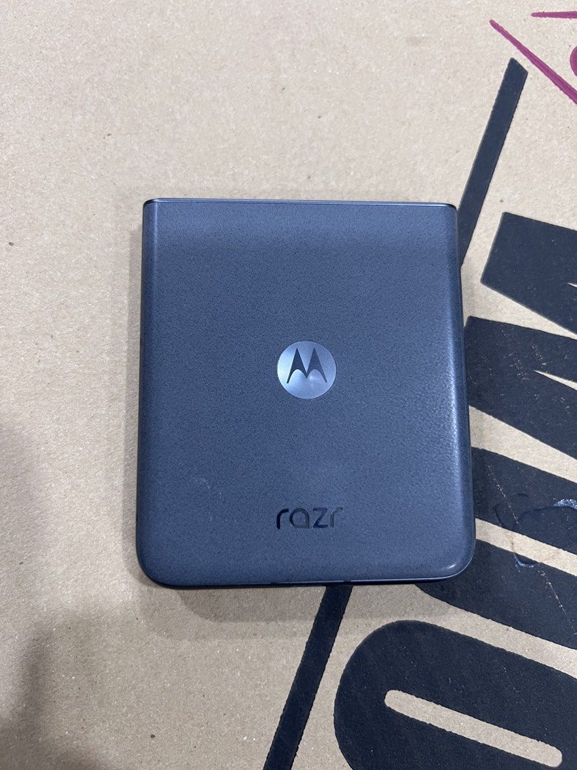 Motorola Razr 50 256 gb (Category: Early Generation Mobile Phones) located in San Juan City. Submitted by jaydelatorre27 (Listing ID 1425289049, Image 2). Description: MOTOROLA RAZR 50 256GB openline dual sim ( nano sim + e-sim) pre owned good condition no issue/defect unli check quick specs : 6.9" foldable LTPO AMOLED 120hz display 3.6 AMOLED second display 60hz Gorilla glass victuz 8+4gb ram 256gb rom 50mp dual camera 32mp selfie camera ipx8 wa