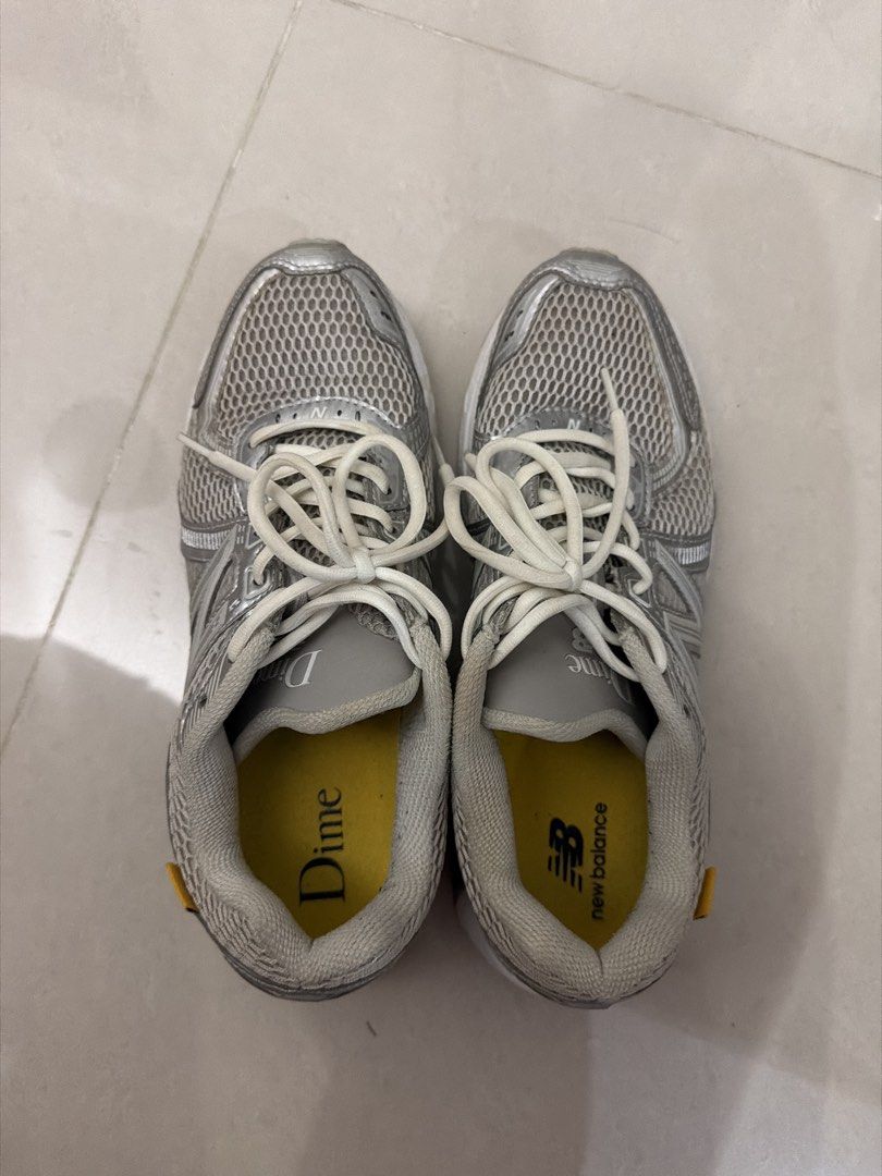 New Balance Dime 860v2 Silver Sneakers （分類：波鞋）位於 Hong Kong。 由 yy506 提交（商品編號 1425380682，圖片 1）。簡介： Silver New Balance 860v2 sneakers, a collaboration with Dime. Features a mesh upper with white laces. The insoles are yellow with Dime branding. The heels have a yellow accent. Shoes only。