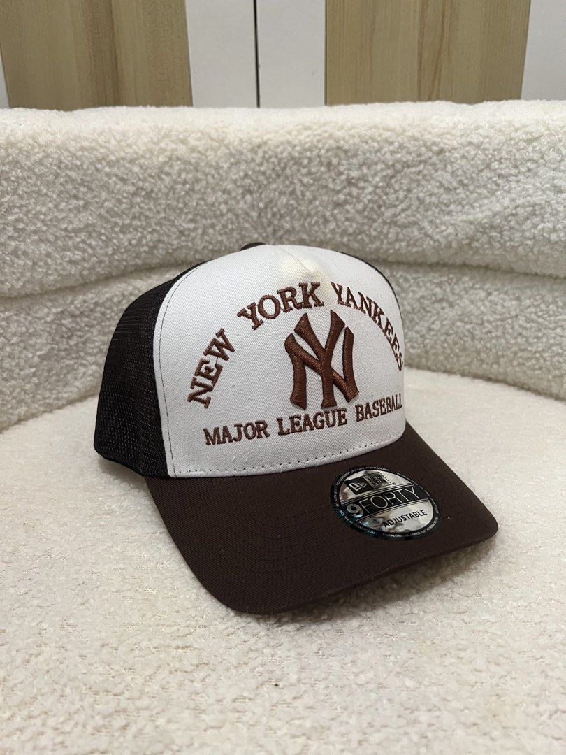 New York Yankees 9FORTY Cap (Category: Caps & Hats) located in Munoz. Submitted by dong4tti (Listing ID 1425264743, Image 1). Description: trucker hat One size fits all .