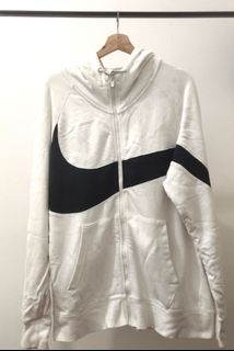 (Category: ) located in . Submitted by neko_thrifting (Listing ID 1425256798, Image 1). Description: .