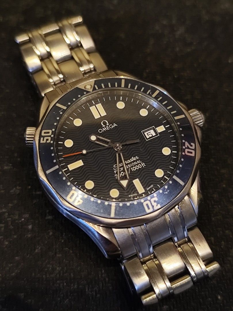 Omega Seamaster Professional 300M – Classic Diver (Category: Luxury Watches) located in Manila. Submitted by ivan_k0 (Listing ID 1425377568, Image 3). Description: Omega Seamaster Professional 300M – Classic Diver •Original Omega stainless steel bracelet •41 mm •Quartz movement •No inclusions •Will fit up to a 5” wrist MEET-UPS ONLY. It can be arranged in Cainta or Marikina for sure buyers. #OmegaSeamaster #LuxuryWatchPH #WatchCollectorsPH #Watch