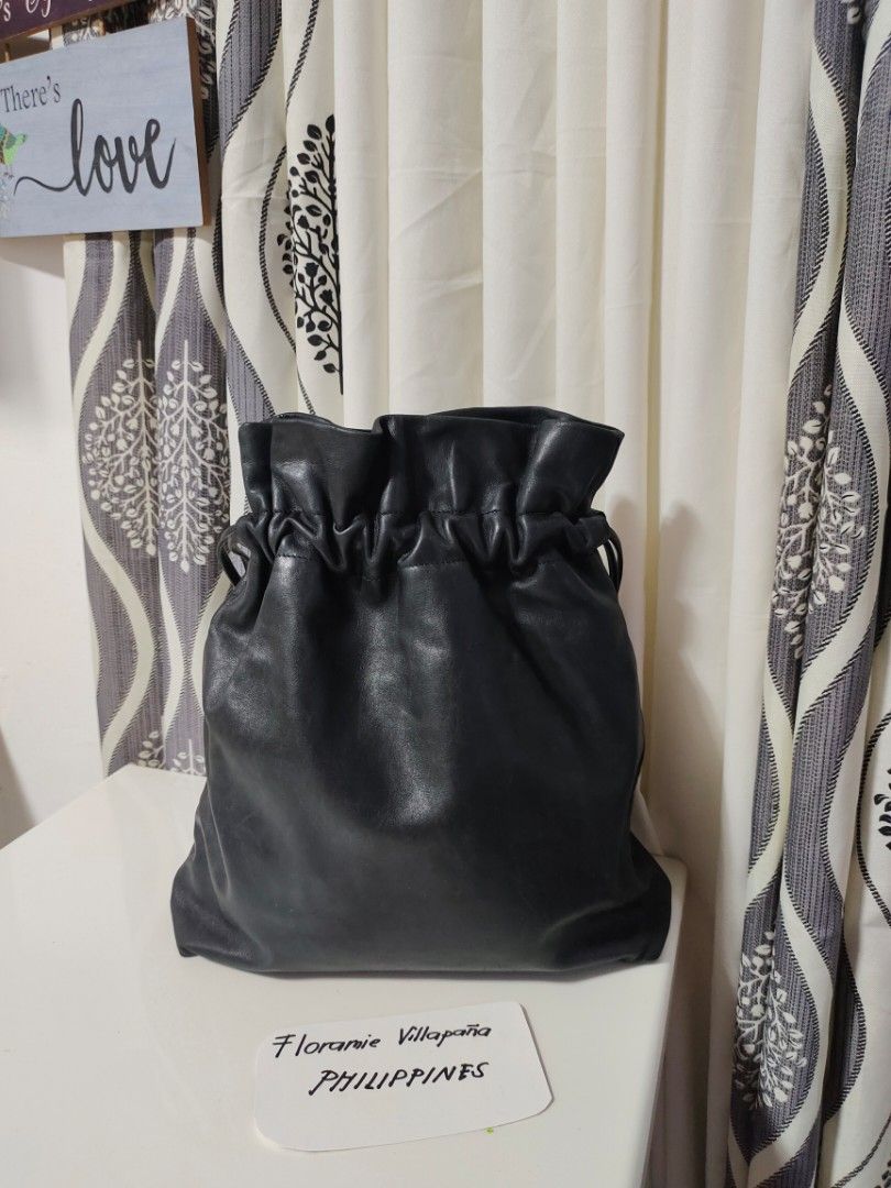 orig.gucci (Category: Luxury Bags & Wallets) located in Tagum. Submitted by janmarion049706 (Listing ID 1425366813, Image 2). Description: good condition genuine leather no flaws normal sign of use Japan items.