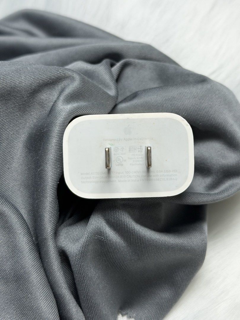 Original 18watts Apple Adapter Type C (Category: Chargers & Cables) located in Quezon City. Submitted by mva08 (Listing ID 1425373119, Image 2). Description: Original 18watts Apple Adapter Type C Extra adapter wala ng gumagamit ₱500 only Lalamove pick up Diliman QC pwede mo din pick up sa house ko If duda ka pakibasa na lang po reviews ko dito sa Carousell 🙂👍🏻 .