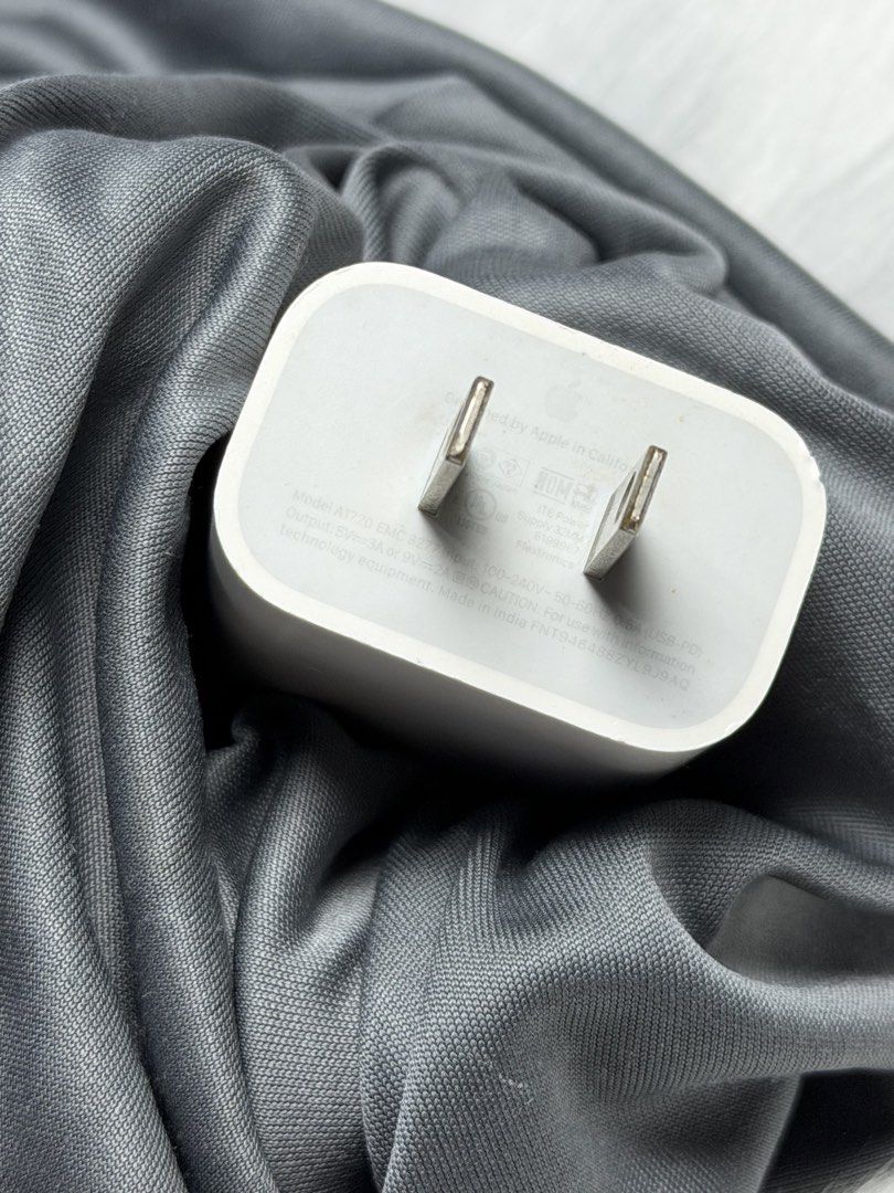 Original 18watts Apple Adapter Type C (Category: Chargers & Cables) located in Quezon City. Submitted by mva08 (Listing ID 1425373119, Image 3). Description: Original 18watts Apple Adapter Type C Extra adapter wala ng gumagamit ₱500 only Lalamove pick up Diliman QC pwede mo din pick up sa house ko If duda ka pakibasa na lang po reviews ko dito sa Carousell 🙂👍🏻 .