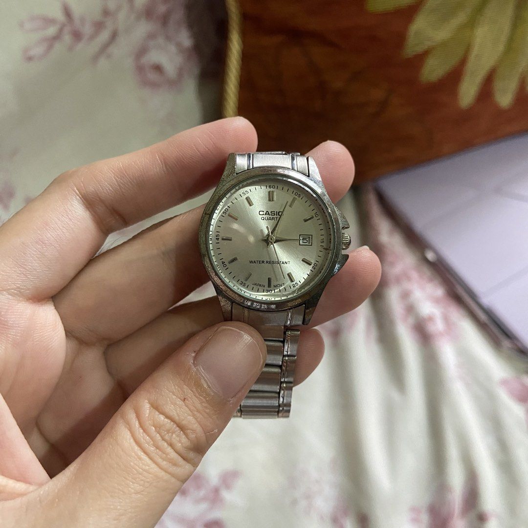 Original Casio Silver Watch (unisex) (with new battery) (Category: Luxury Watches) located in Marikina City. Submitted by jeliie (Listing ID 1425315629, Image 3). Description: may allowance pa konti.