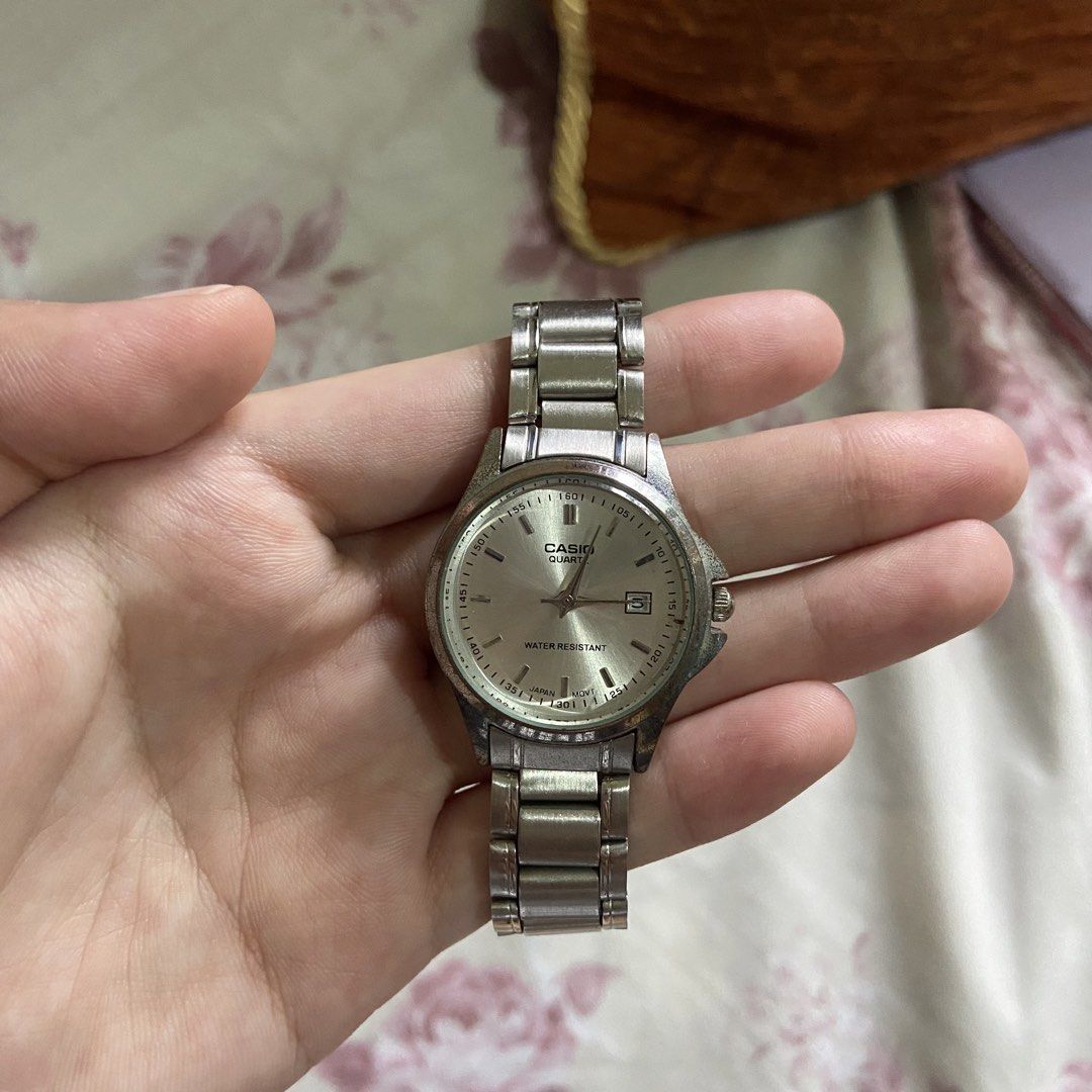Original Casio Silver Watch (unisex) (with new battery) (Category: Luxury Watches) located in Marikina City. Submitted by jeliie (Listing ID 1425315629, Image 1). Description: may allowance pa konti.