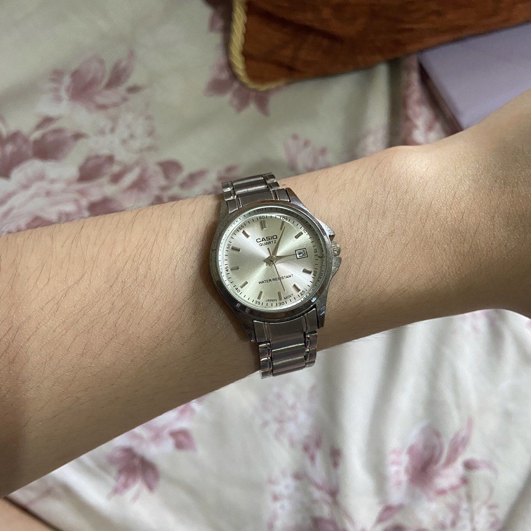 Original Casio Silver Watch (unisex) (with new battery) (Category: Luxury Watches) located in Marikina City. Submitted by jeliie (Listing ID 1425315629, Image 2). Description: may allowance pa konti.