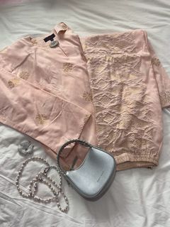 (Category: ) located in . Submitted by flowerypetals_ (Listing ID 1425382247, Image 1). Description: .