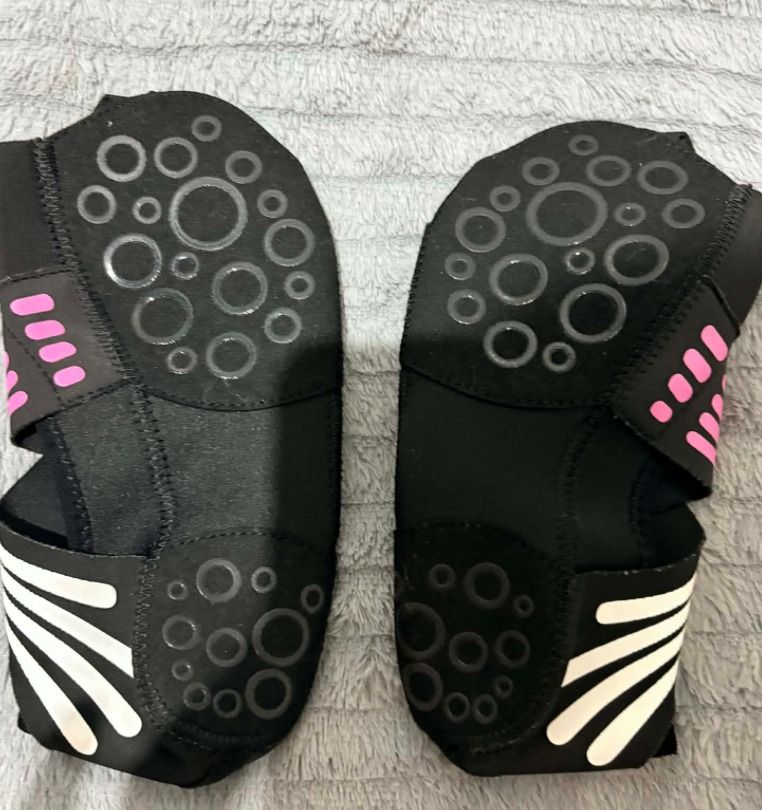 PILATES/ YOGA OPEN TOE SOCKS (Category: Undergarments & Loungewear) located in Muntinlupa City. Submitted by oldiesbutgoodiesxo.ph (Listing ID 1425356377, Image 2). Description: OPEN TOE NO DAMAGE FOR PILATES/YOGA WITH GRIP SIZE 7 .