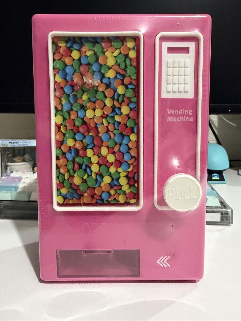Pink Vending Machine Toy (Category: Kids Toys) located in Makati City. Submitted by ms.cheetos (Listing ID 1425419105, Image 1). Description: .