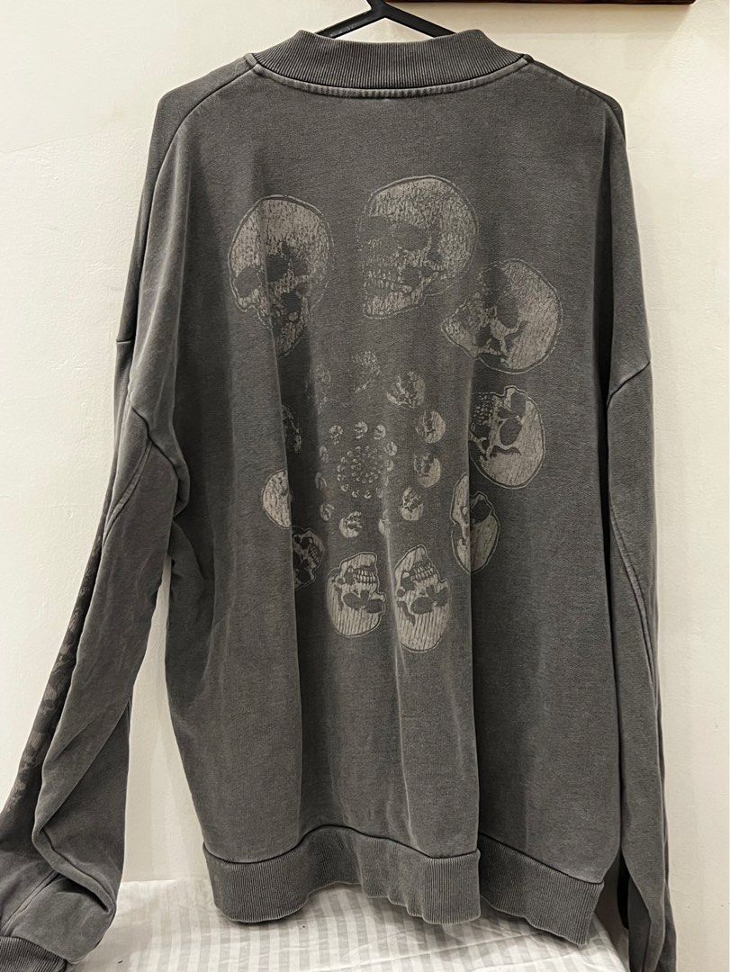 PLEASURES Skull Quarter Zip Grey (Category: Coats, Jackets and Outerwear) located in Caloocan City. Submitted by sumtuffstuff (Listing ID 1425426013, Image 3). Description: PLEASURES Skull Quarter Zip Grey Size XL fits L Like New Stone Washed Distressed Printed Bought in UAE QC Area.