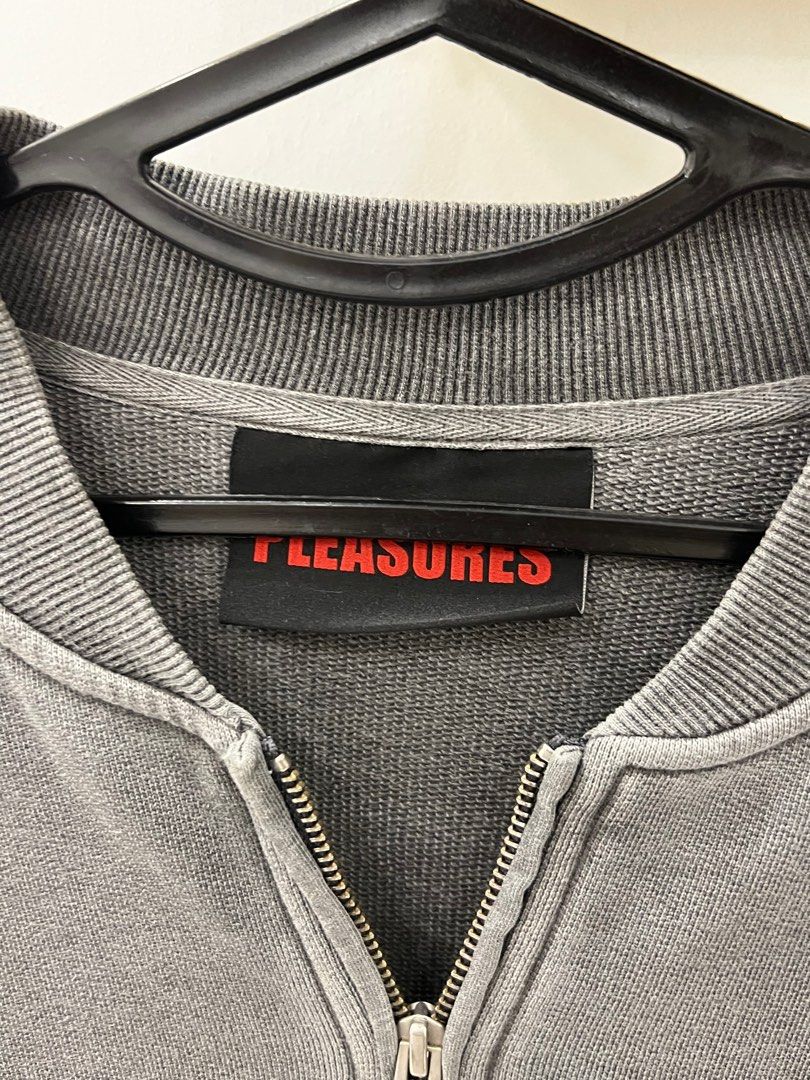 PLEASURES Skull Quarter Zip Grey (Category: Coats, Jackets and Outerwear) located in Caloocan City. Submitted by sumtuffstuff (Listing ID 1425426013, Image 2). Description: PLEASURES Skull Quarter Zip Grey Size XL fits L Like New Stone Washed Distressed Printed Bought in UAE QC Area.