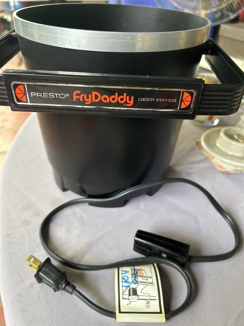 Presto FryDaddy Deep Fryer (Category: Fryers) located in Quezon City. Submitted by callaway123 (Listing ID 1425335275, Image 2). Description: Never been used however the box is not available . It is a 110 volts and 1200 watts air fryer. Good for potato fries, chicken fingers, etc. brand is Presto USA deep fryer Text 09776915237 .