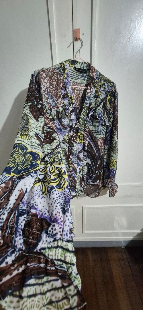 Printed Blouse (Category: Blouses) located in Quezon City. Submitted by conchicken (Listing ID 1425422570, Image 3). Description: classic design office blouse once worn large to xl.