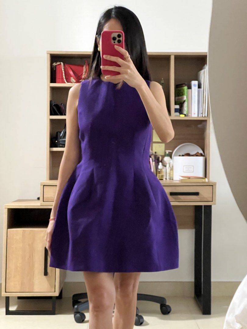 Purple Sleeveless Dress (Category: Dresses) located in Santa Cruz. Submitted by beautsbees (Listing ID 1425423790, Image 1). Description: - Zara purple sleeveless dress - Size: XS - Condition: Excellent - Flattering design - Vibrant purple color - Perfect for various occasions.