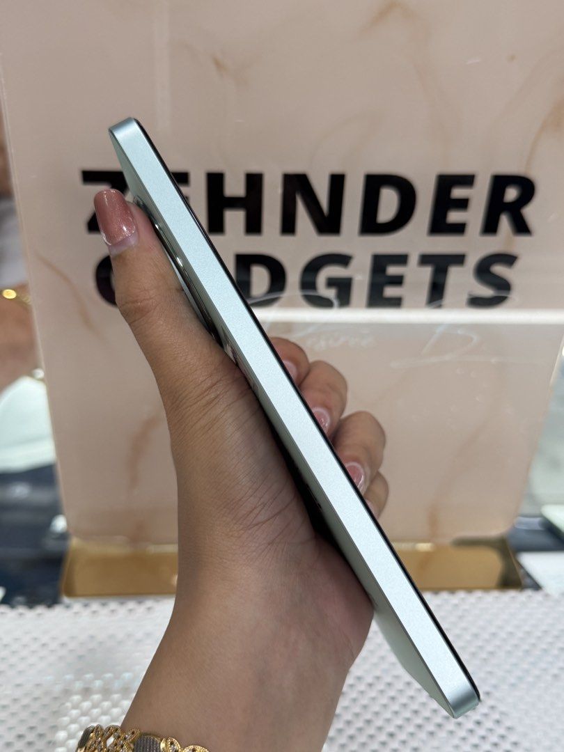 Realme 13 5G 12GB/256GB (Category: Realme) located in San Juan City. Submitted by desireebayal96 (Listing ID 1425305087, Image 3). Description: REALME 13 5G * 12/256GB * 50MP * 5000mAh * DUAL SIM * 120Hz * OPENLINE * 98% SMOOTH * NO ISSUE * NO HISTORY OF REPAIR * UNIT ONLY OPEN FOR COD SAME DAY DELIVERY PLUS SHIPPING FEE MESSAGE ME DIRECTLY FOR MORE INFO Store located📍2nd floor Vmall Greenhills Shopping Center Thank you for checking out Zehnder 