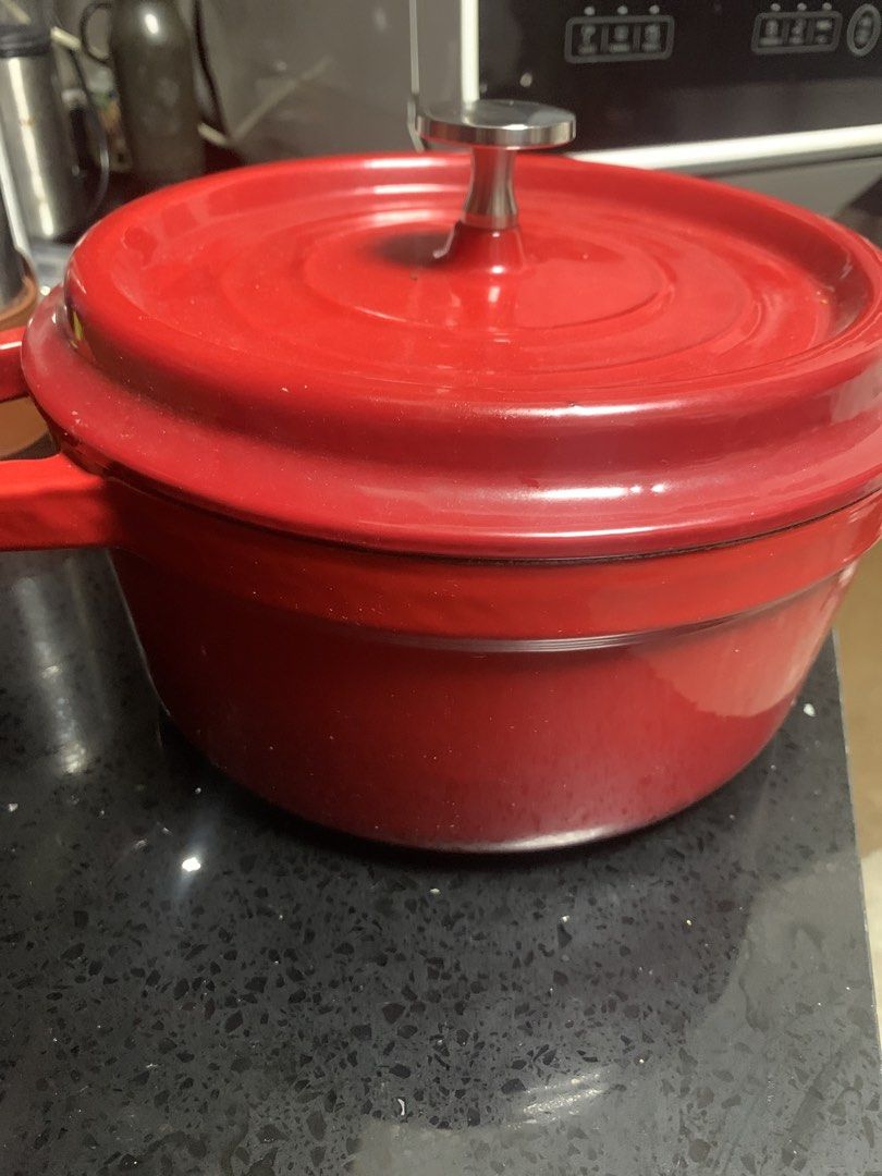 Red Cast Iron Pot with Lid460891503314216960