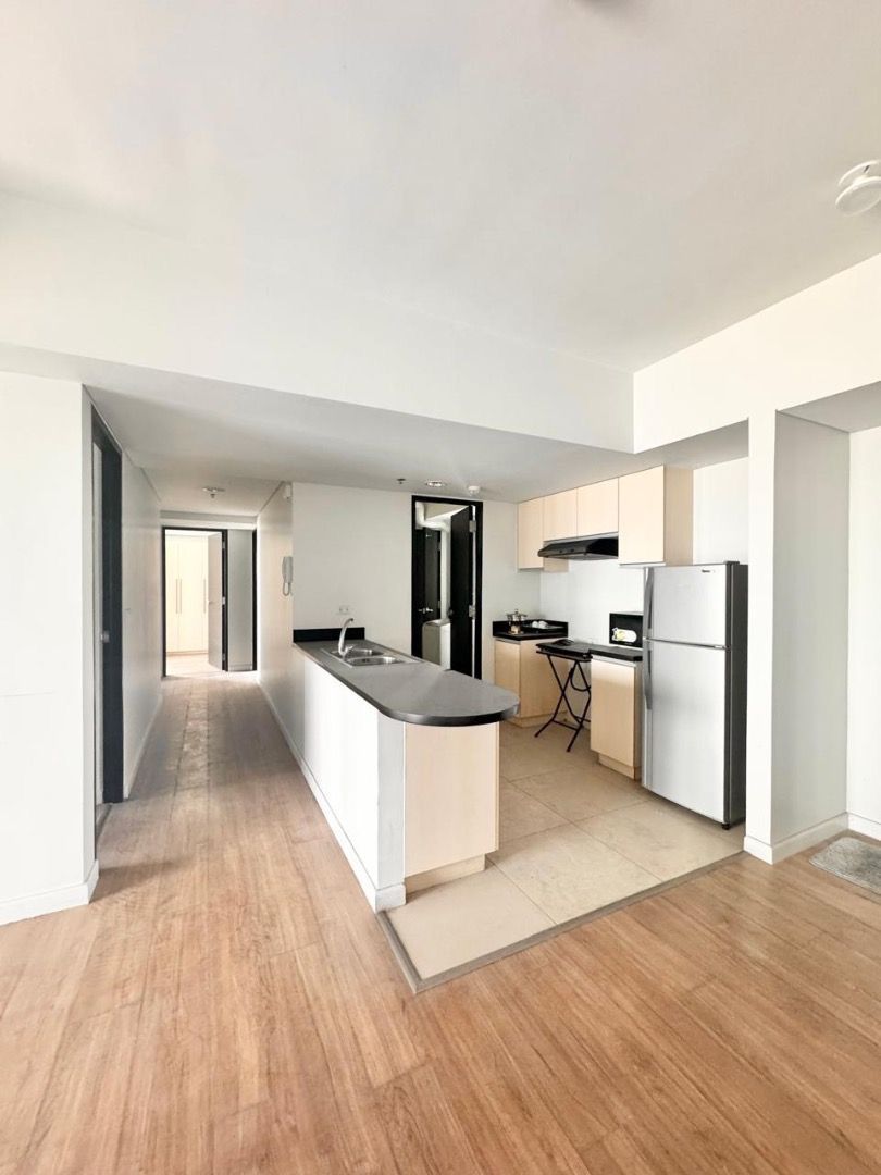 Rush Sale 3BR Solstice Tower Makati (Category: Apartments & Condos) located in Makati City. Submitted by sassapropertiesph (Listing ID 1327247467, Image 1). Description: 📍 Solstice Tower (Tower 1) Makati For Sale - ₱18,900,000 Gross 3BR | 3TB | 1 Parking Size: 109 sqm Fully Furnished Features: • Corner 3BR unit • Facing open views • Maid's room with own T&B • Clean title DM for inquiries and viewing schedule Sassa Sanchez +63905 759 4409 Everbri