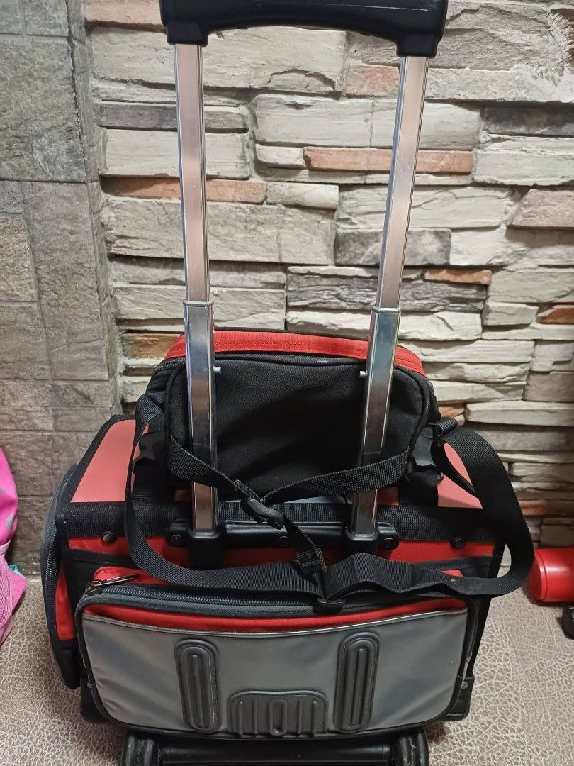 School Hawk Bag (Category: Backpacks) located in Los Banos. Submitted by bravestone95210 (Listing ID 1425324624, Image 2). Description: For sale: Preloved Hawk Bag Condition: Good Brand: Hawk (binili sa SM) Selling Price: 2,500.00 Pm for more details.