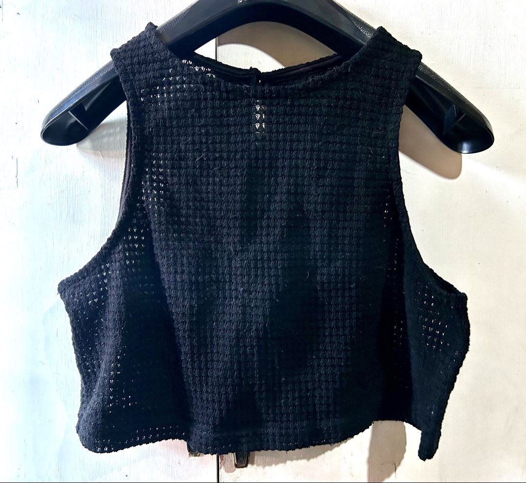 SHEIN Black Waffle Knit Crop Top [S] (Category: Others Tops) located in Caloocan City. Submitted by ctrl12 (Listing ID 1425351104, Image 2). Description: Black crop top from SHEIN. Features a textured fabric with a keyhole detail at the back. Sleeveless design with a round neckline. The tag is visible in the image. Rfs: decluttering MOP: GCash MOD: J&T/lalamove.