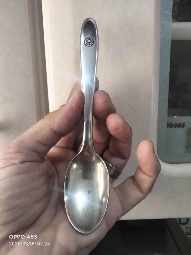 Simeone Italy Silver Spoon (41.8 grams) (Category: Dinnerware & Cutlery) located in Carmona. Submitted by rpute (Listing ID 1423820774, Image 1). Description: - Vintage Simeone Italy spoon. - Made of silver. - Detailed handle design. - Features a sun-like logo. - Classic spoon shape. - Ideal for collectors of vintage cutlery..