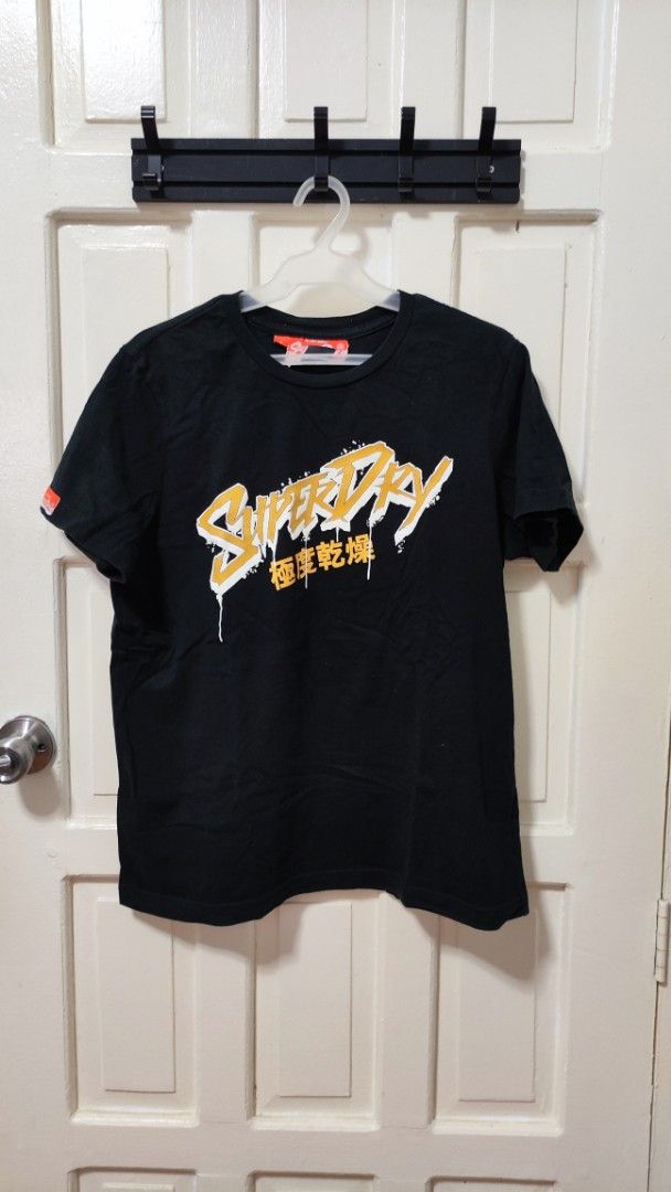 Superdry T-shirt (Category: Tshirts & Polo Shirts ) located in Paranaque City. Submitted by InsideDaBox (Listing ID 1425351665, Image 1). Description: 🚩Superdry Shirt ✅Pre-loved ✅Condition: 9/10 ✅Size: Large (but medium fit) ✅Color may vary due to lighting condition ✅May have crack prints ✅Location: Malasiqui, Pangasinan ✅Shipping thru J&T or LBC (Buyer's expense).