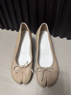 (Category: ) located in . Submitted by wear.next (Listing ID 1425354527, Image 1). Description: .