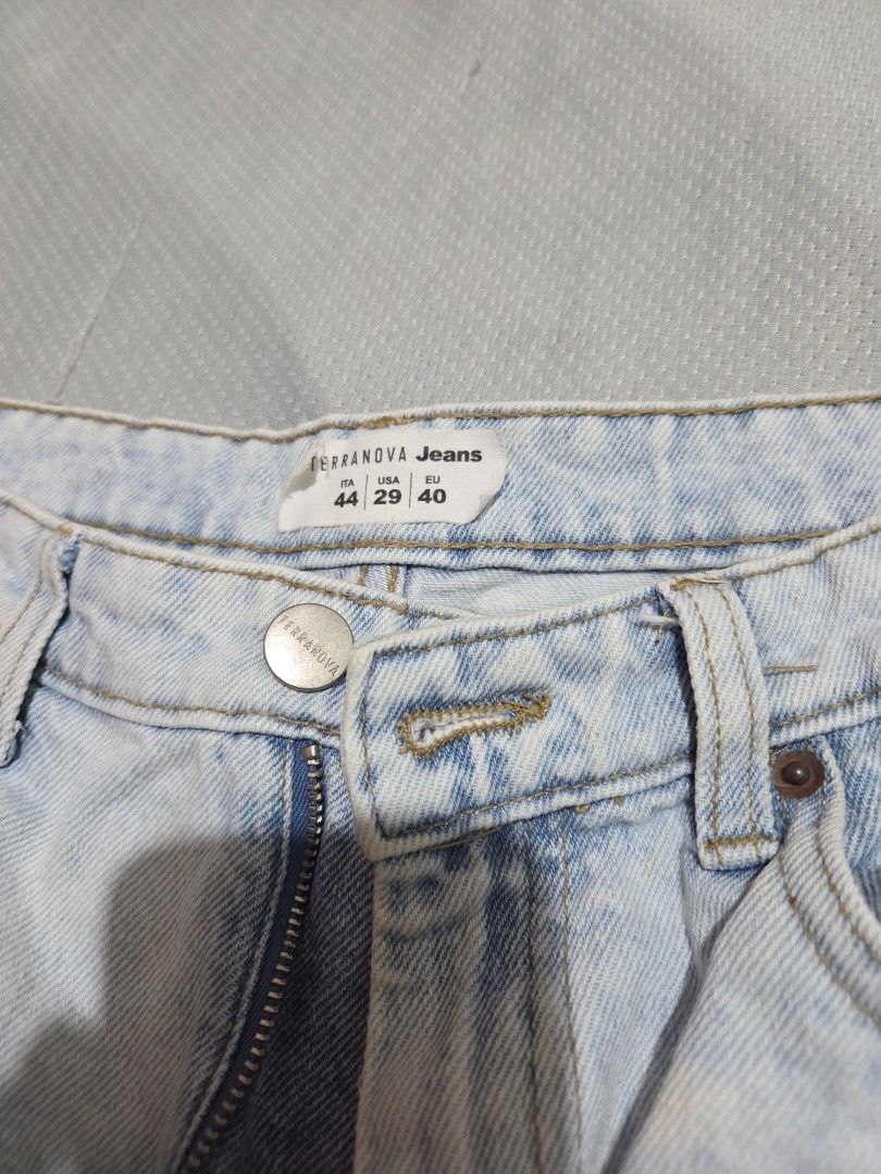Terranova Mom Shorts (Category: Shorts) located in Manila. Submitted by declutterwtly (Listing ID 1425383324, Image 2). Description: Send me your offers, TYSM! ♡ -Light wash denim mom shorts from Terranova. -Features a classic five-pocket design with a button and zipper closure. -The shorts have a raw hem detail. -Size is 44/29. -Perfect for casual wear..