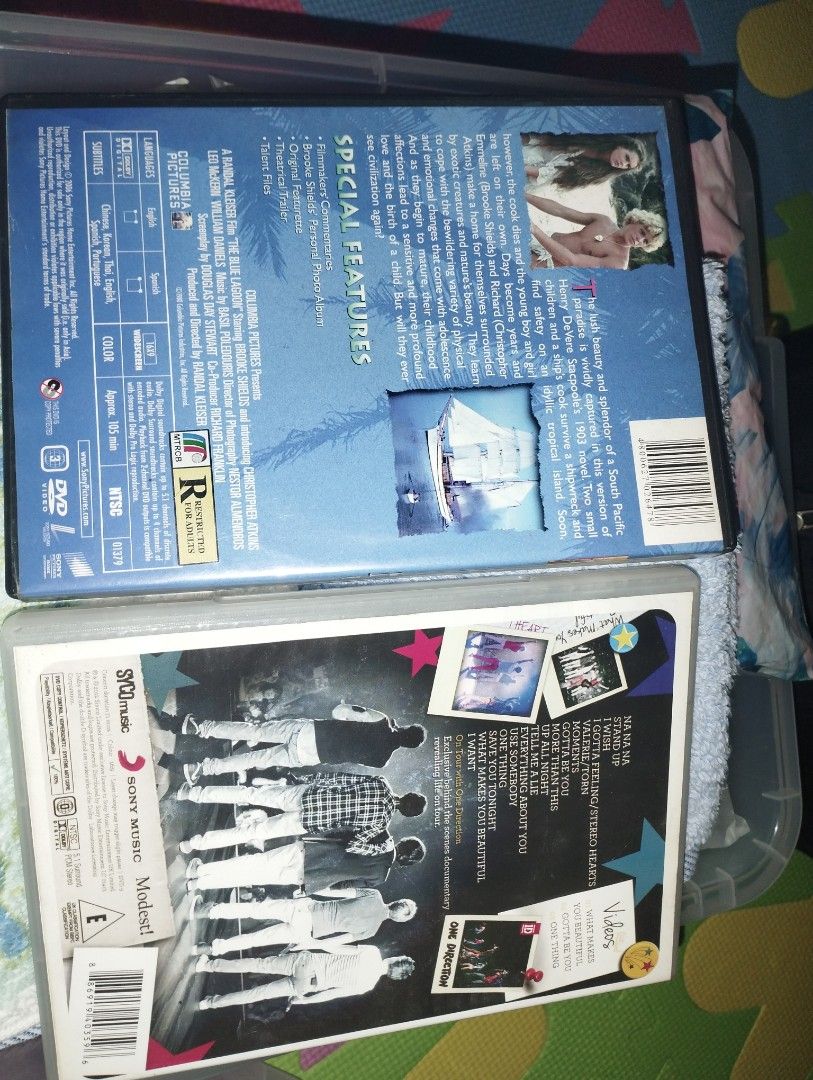 The One Direction DVD (Category: CDs & DVDs) located in Makati City. Submitted by agustinchales24-74032 (Listing ID 1425084608, Image 2). Description: "One Direction: Up All Night - The Live Tour".is available.