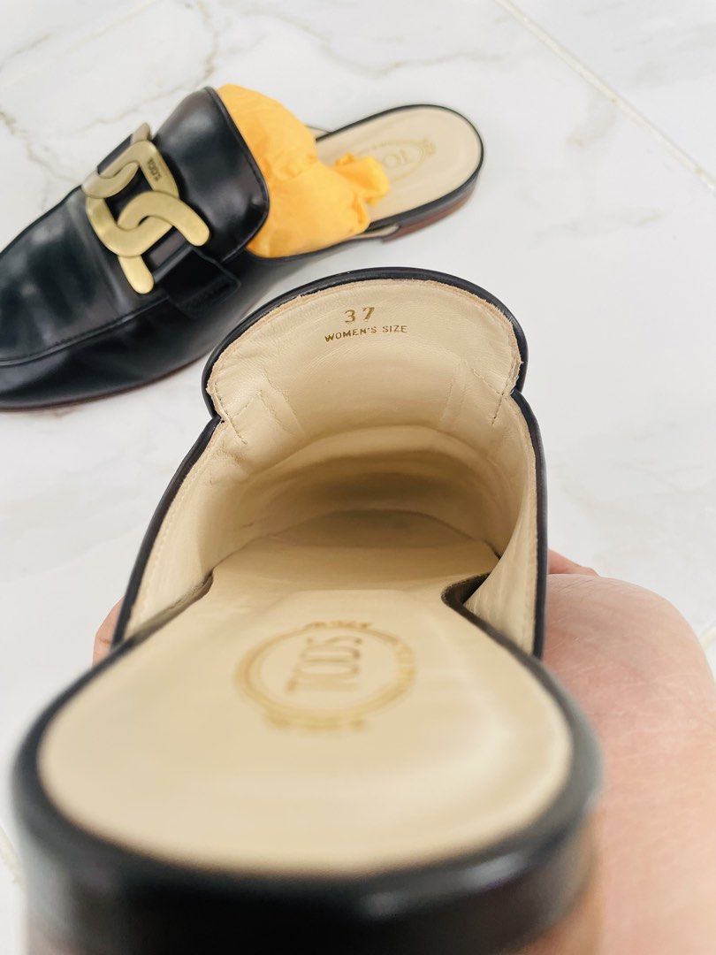 TOD'S Leather Slippers - Size 37 (Category: Slippers and slides) located in Naga. Submitted by salvation20 (Listing ID 1425333007, Image 3). Description: TOD’S Leather Slippers With sole protector Authentic .