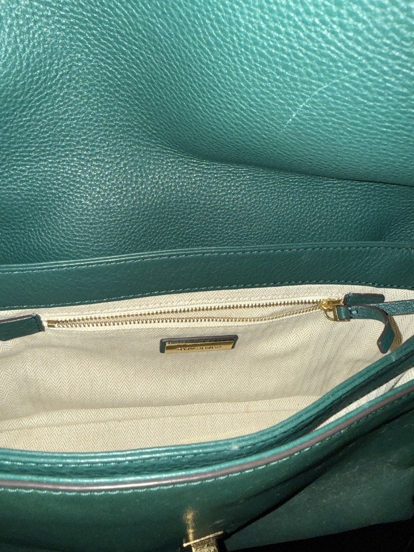 Tory Burch Kira Mixed Materials Shoulder Bag Malachite (Category: Luxury Bags & Wallets) located in Cainta. Submitted by kayeacasel (Listing ID 1425256671, Image 3). Description: Only used once RFS: not in use anymore.