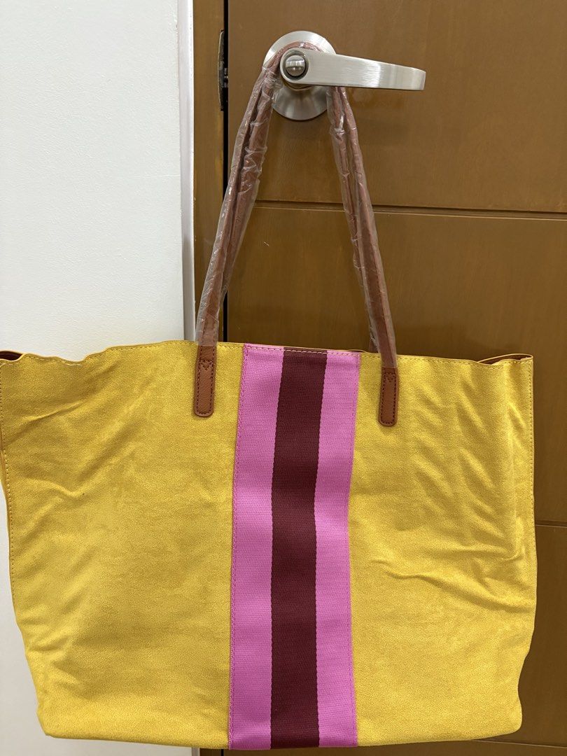 Tote Bag (Category: Tote Bags) located in Muntinlupa City. Submitted by goldlevel (Listing ID 1425372244, Image 2). Description: Brand new tote bag.